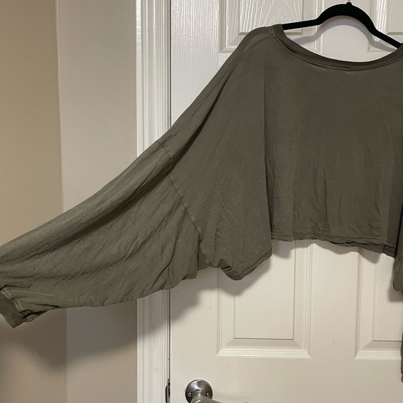 Under Ella Long Sleeved Cropped Tee in Army Green by Urban Outfitters - Picture 5 of 7
